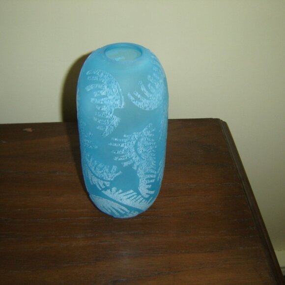 Tall light blue round frosted design art glass vase VGU - Picture 3 of 4